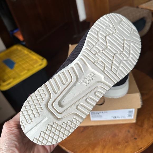 NWT ASICS Gel-Lyte III OG Women’s 8.5 Black - Picture 3 of 4